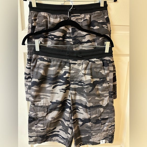 Set of 3 boys shorts. 2 Sonoma, 1 Children’s Place. Elastic waist, sizes 14/16. - Picture 1 of 2